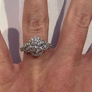 STUNNING Round Brilliant Diamond Engagement Ring 2.5 total carat weight